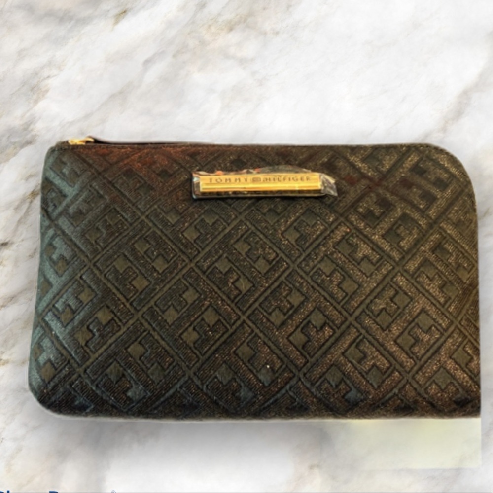 Tommy Hilfiger * NWT* Wristlet